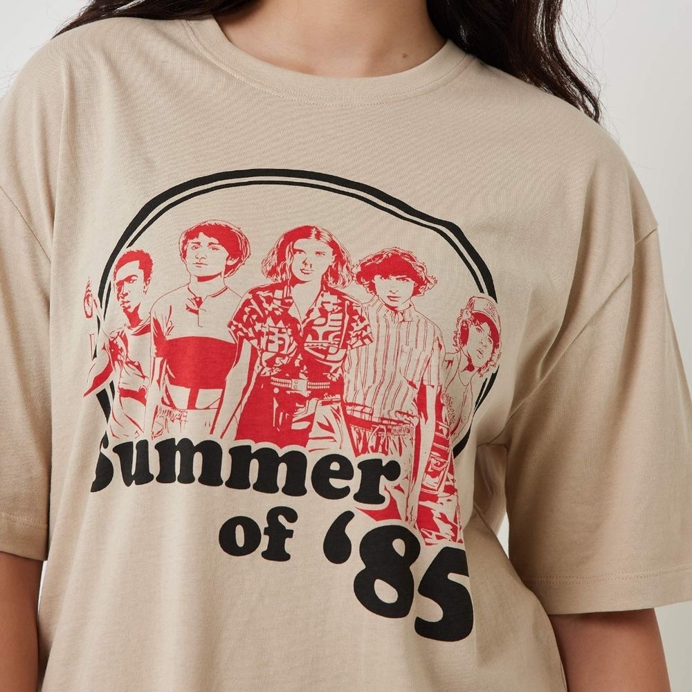 Stranger Things Size Medium Tan Summer of '85 Kids Oversized graphic T-Shirt NWT